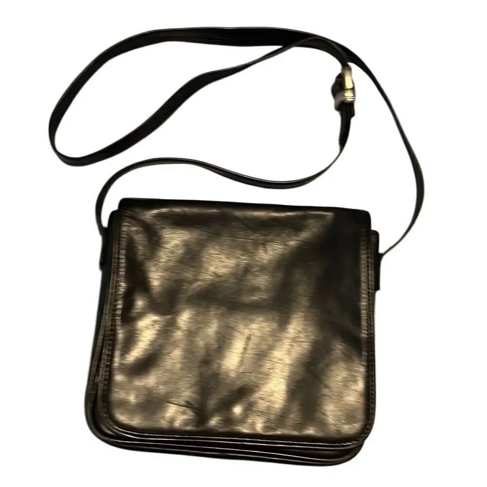 Well loved Wilson‘s leather black Crossbody bag